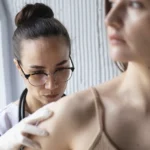 Ako vyzerá nebezpečné znamienko? Príznaky, druhy a kedy navštíviť lekára